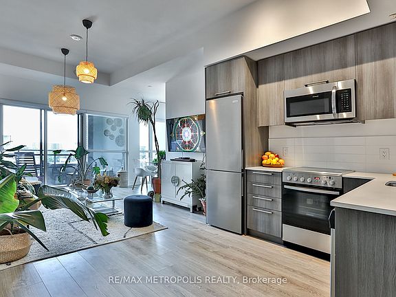 4th image of 25 Neighbourhood Ln #703