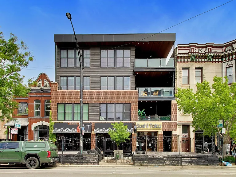 1902 W Division St #4S — Photo 1