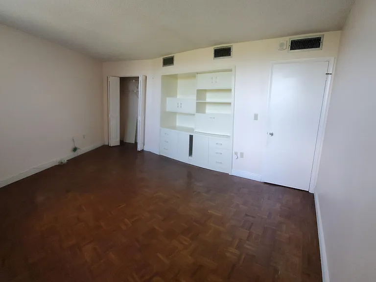 1400 Saint Charles Pl #608 — Photo 6