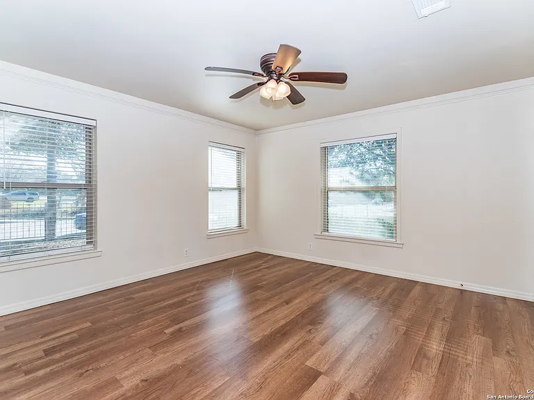 339 E Nottingham Dr — Photo 22