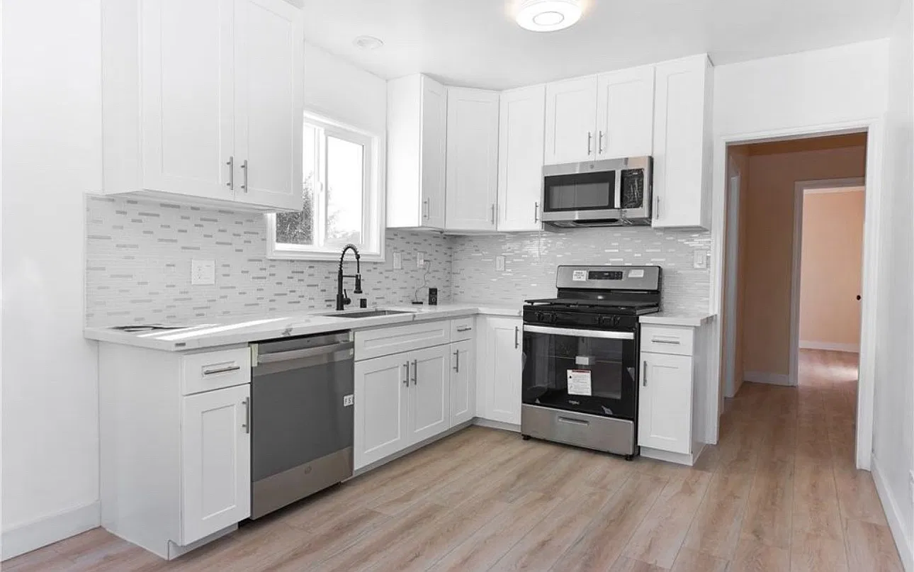 7032 Crebs Ave — Photo 1