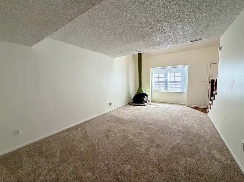 2 bed, 1.5 bath, 1000 sqft, $1,095 — Photo 3