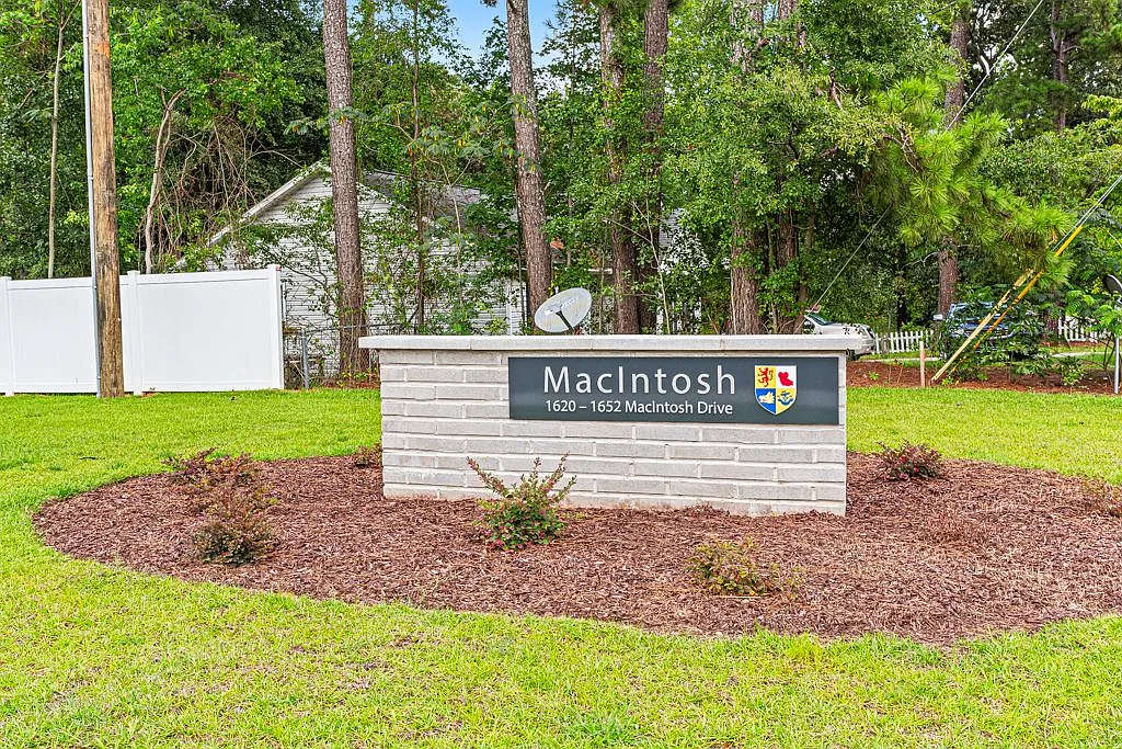 3 bed, 2.5 bath, 1242 sqft, $1,650 — Photo 1