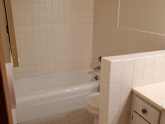 5th image of 1491 Portland Ave APT 102