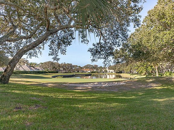 3rd image of 777 Sea Oak Dr