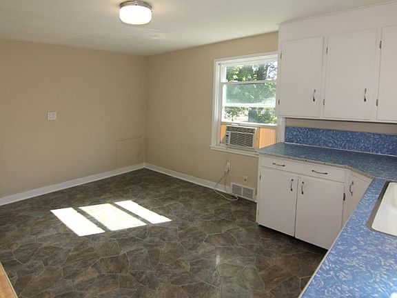 3rd image of 740 & 740-1/2 Sunset St #8b8ae777d