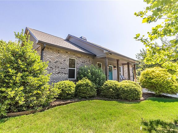 3rd image of 13 Dacus Dr
