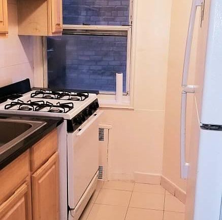3rd image of 140-35 Burden Cres APT 502
