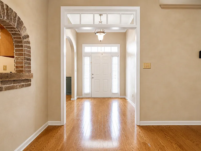 3829 Edinburg Cir — Photo 2
