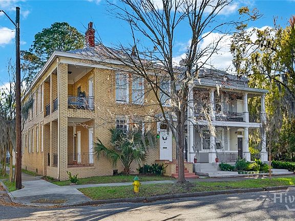2nd image of 923 E Park Avenue