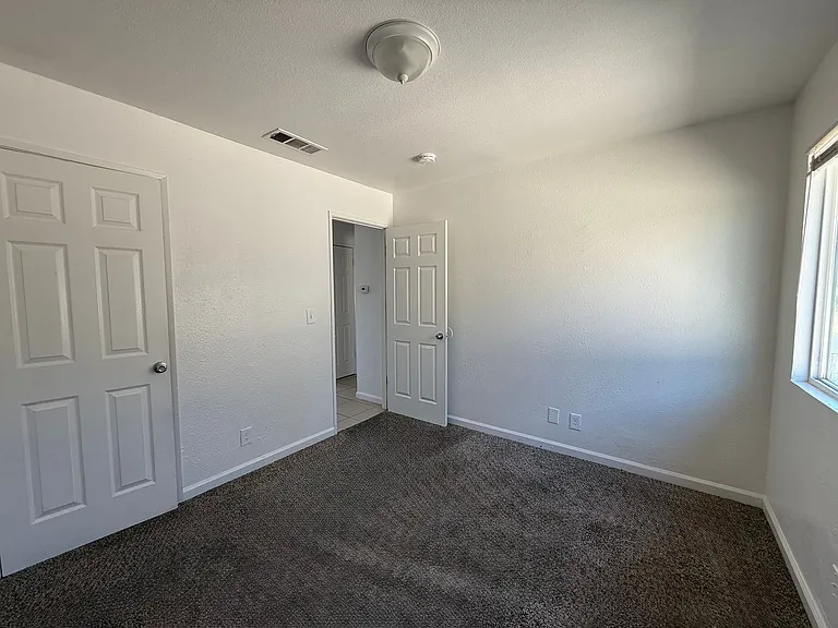 3328 N Marks Ave — Photo 27