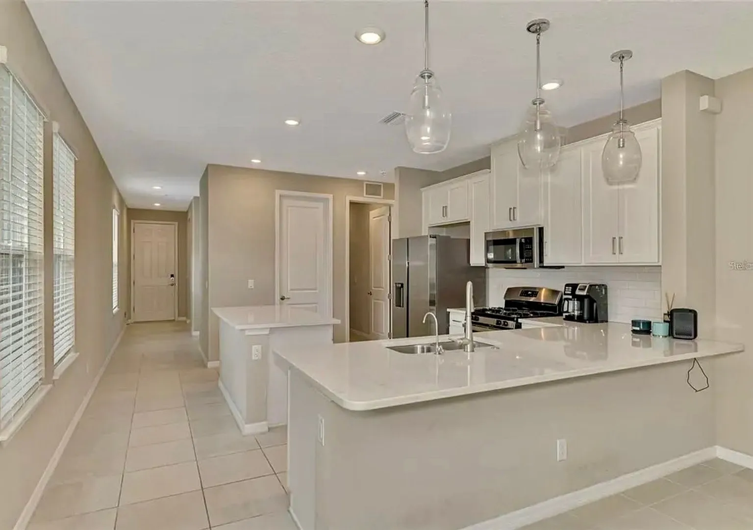 Newer Single Family Home in gated community — Photo 3