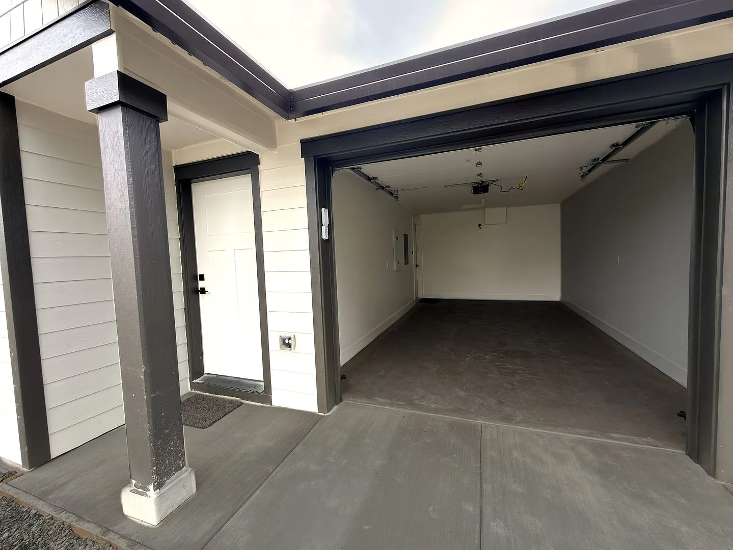 37th Court Duplex — Photo 2