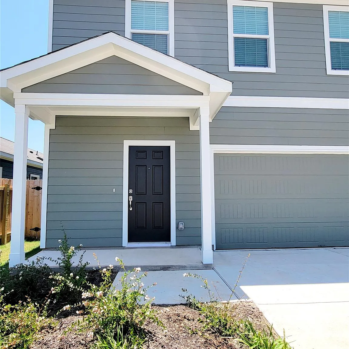 4 bed, 2.5 bath, 1687 sqft, $1,995 — Photo 2
