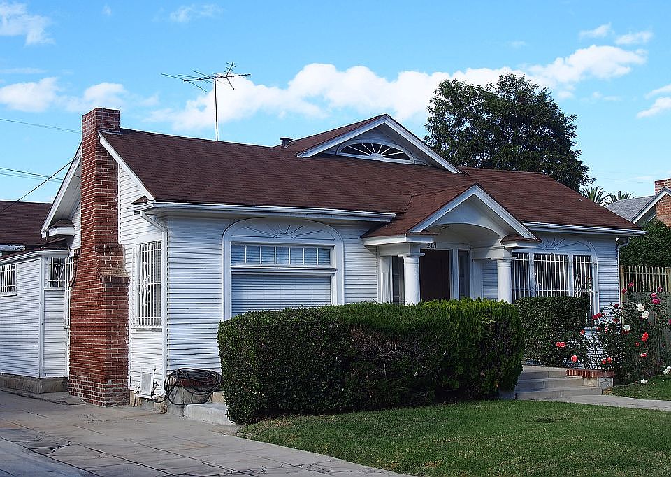 2nd image of 215 N Saint Andrews Pl
