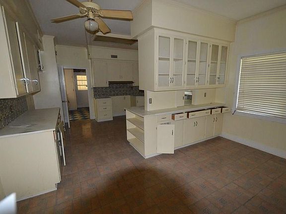 2nd image of 807 S Washington Ave