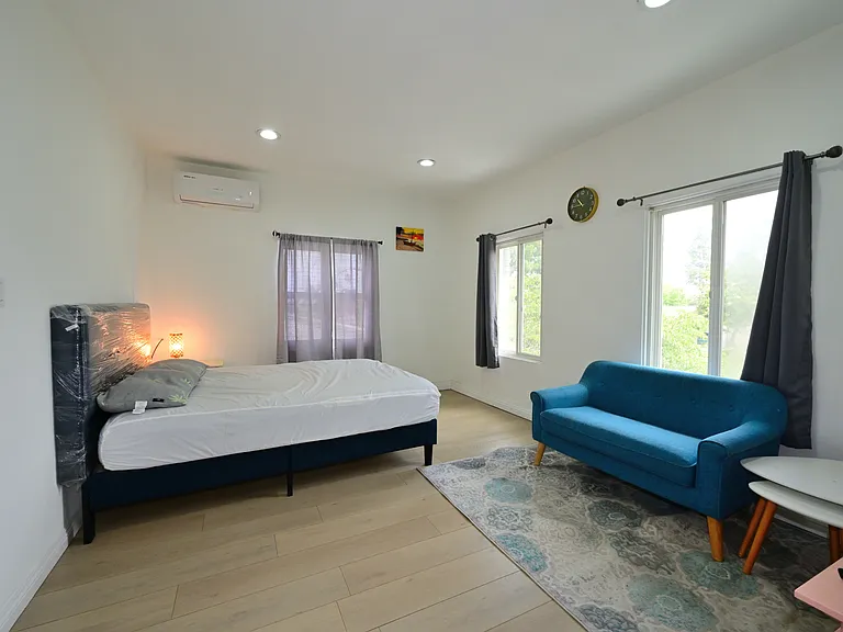 Fully upgraded and fully furnished spacious and bright apartment across from PCC. perfect for caltech and pcc students (we accept co-signer).