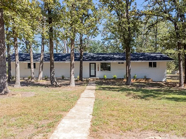 226 N Oaks Dr, Grand Saline, TX 75140