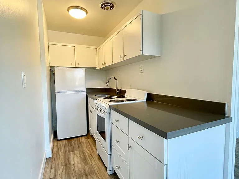 Village Vista Apartments — Photo 40
