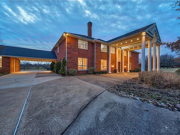 3rd image of 1804 Kentwood Cir