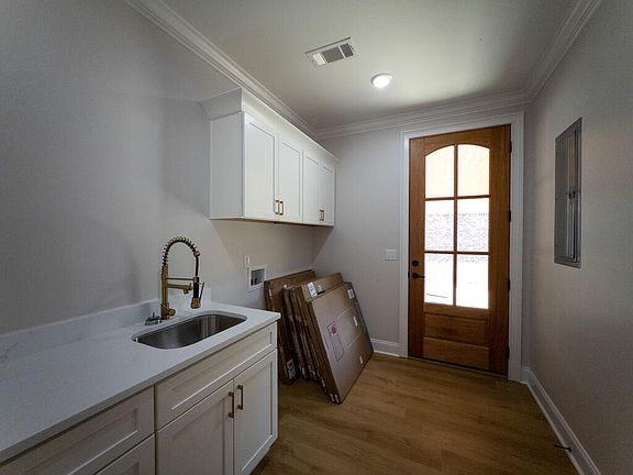 4th image of 1309A Jones St