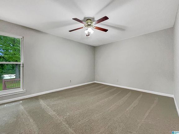 4th image of 1833 Creely Dr