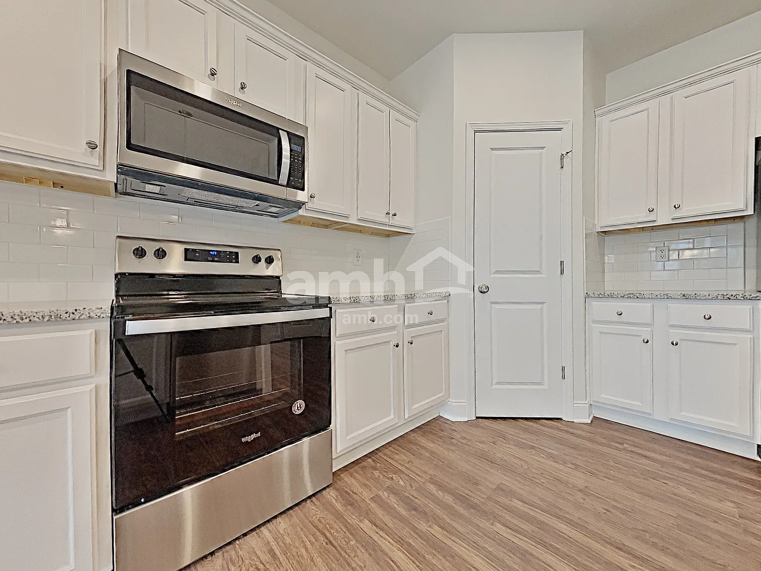 4 bed, 2.5 bath, 2297 sqft, $2,800 — Photo 3
