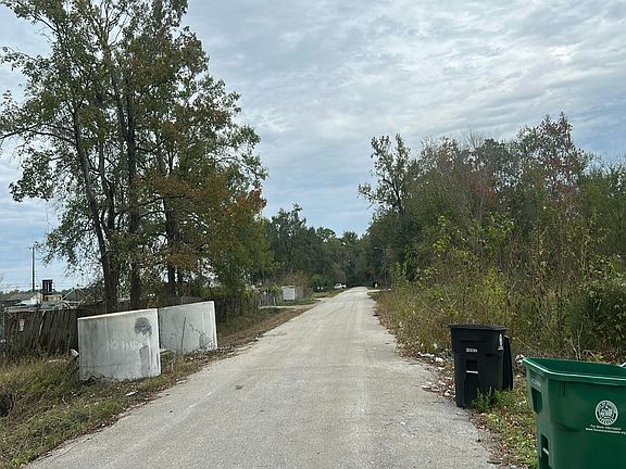 4th image of 8330 Parker Rd