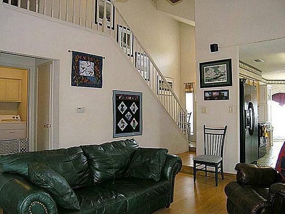 4th image of 6023 Maple Leaf Dr