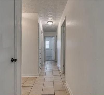3rd image of 809 Englewood Rd