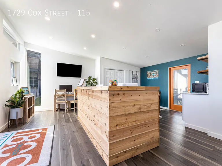 1729 Cox St — Photo 426