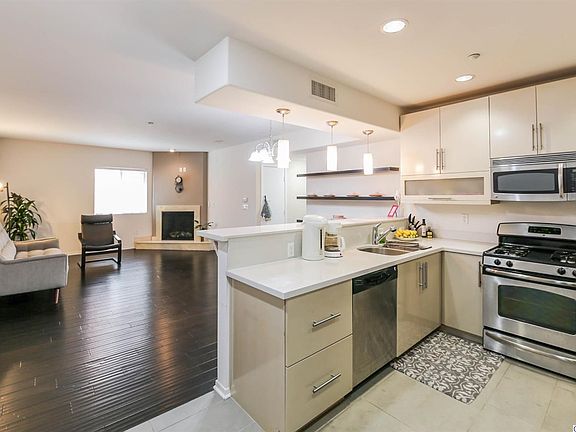 5th image of 733 S Manhattan Pl Unit 202