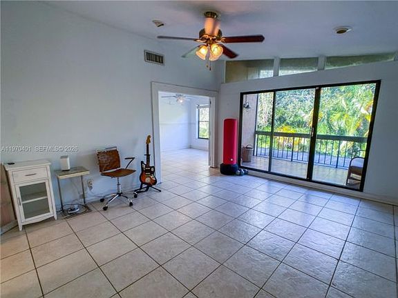 5th image of 956 Mockingbird Ln APT 500