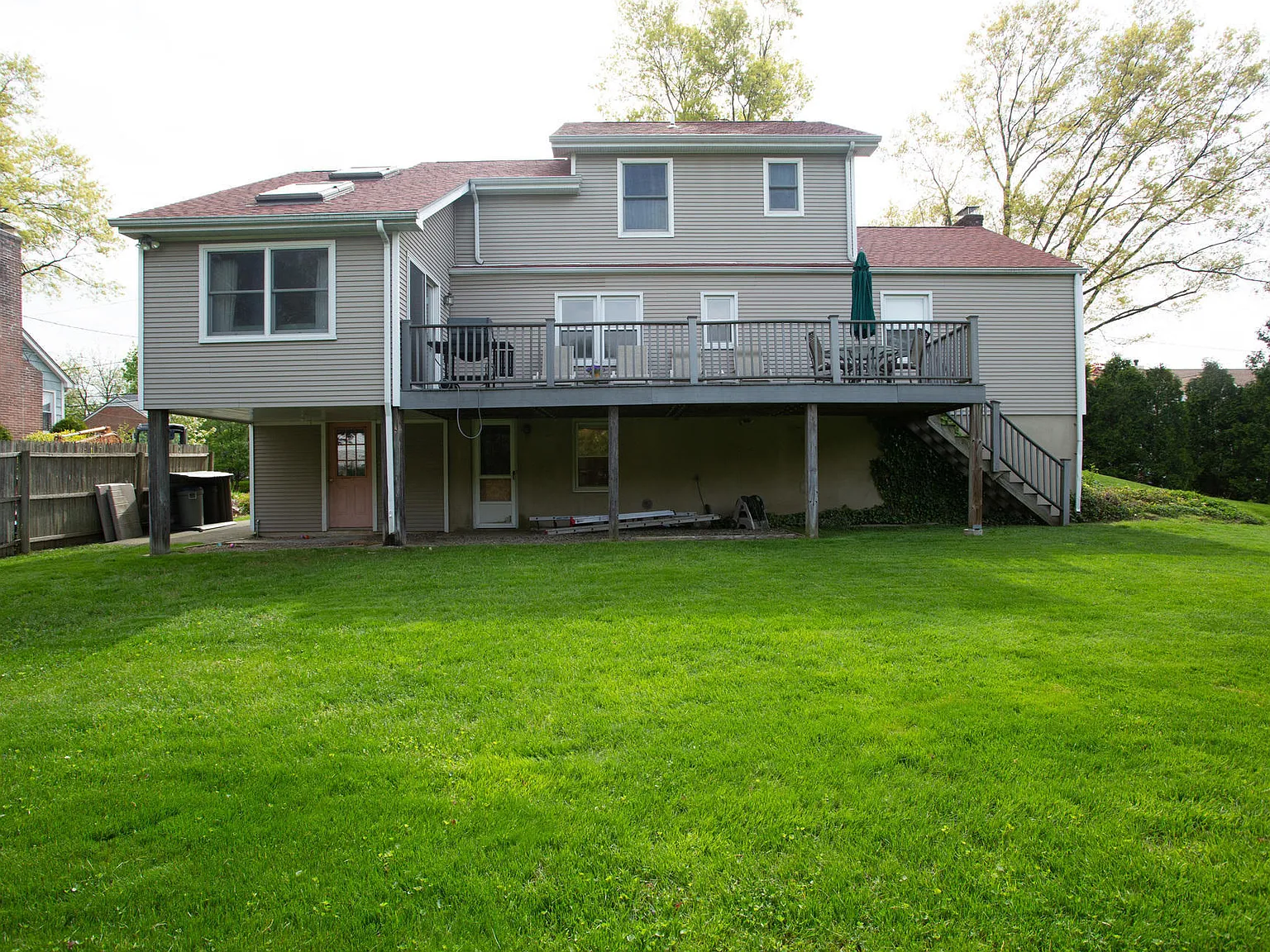 4 bed, 3.0 bath, 2236 sqft, $8,000 — Photo 2