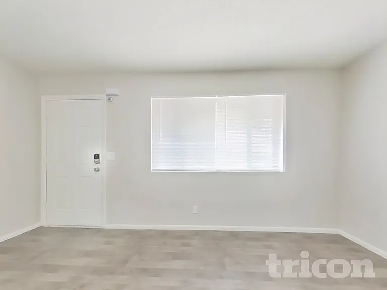 1626 W Pepper Pl — Photo 3