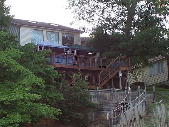 3rd image of 513 Lakehaven Dr