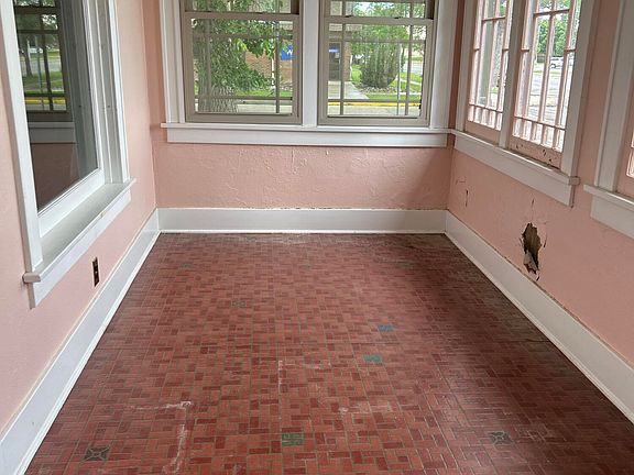 2nd image of 202 3rd St
