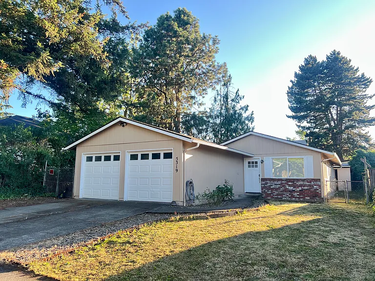 NE 36th Ave — Photo 16