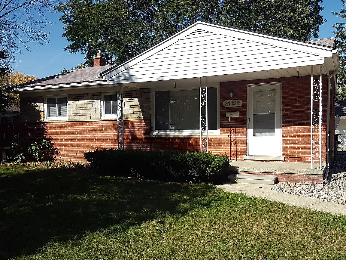 3 bed, 1064 sqft, $2,100 — Photo 1