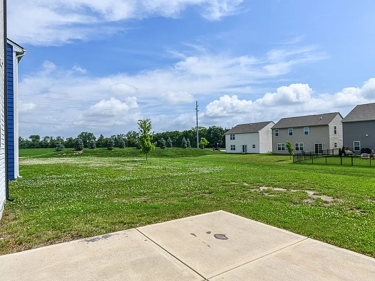 5051 Maywood Dr — Photo 32