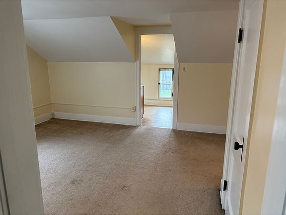 3rd image of 943 Sheridan St APT 4