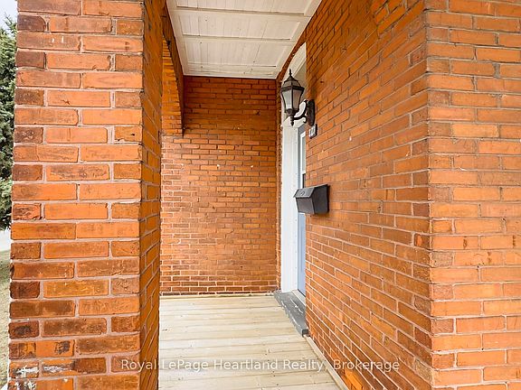 3rd image of 221 Bayfield Rd