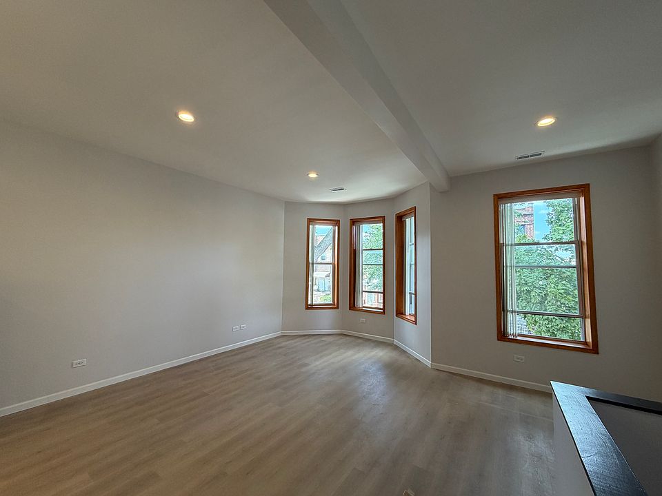 1st image of 3019 S Union Ave Unit 2