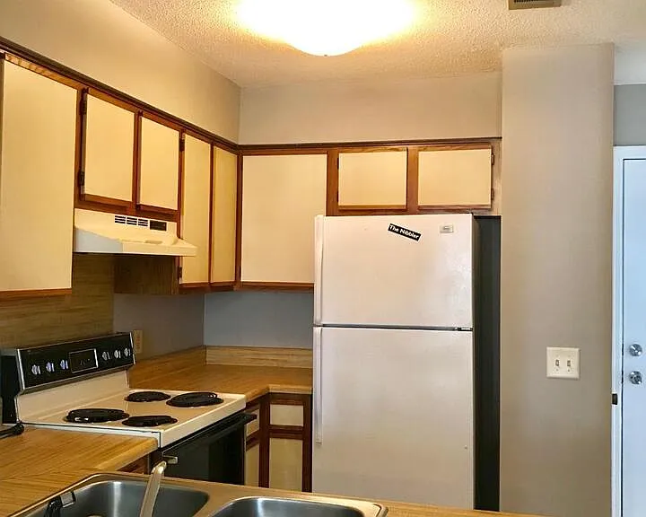 202 Eagle Ct — Photo 8