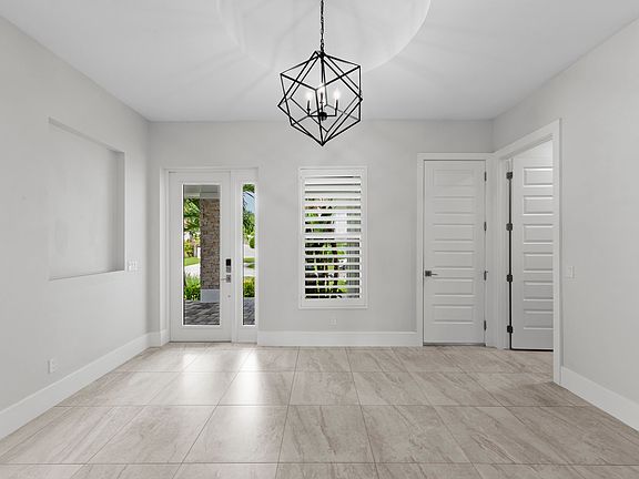 4th image of 2464 Lake Ave
