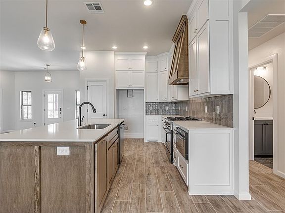 4th image of 4913 Misty Wood Ln