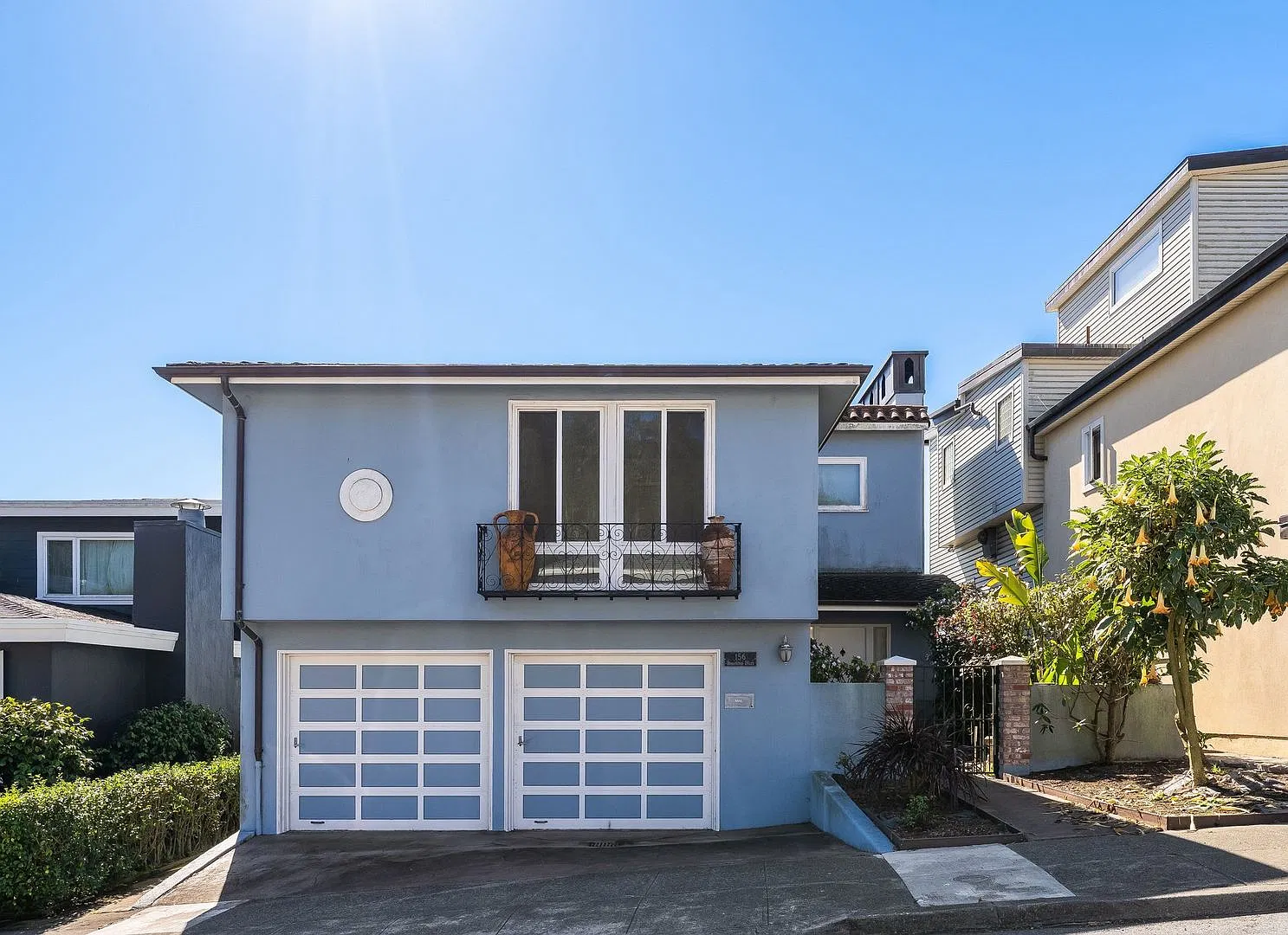 3BR/ 2 1/2 BTH pet friendly house with ocean views, deck, garage and laundry — Photo 2