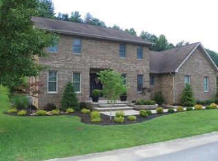 496 E Dorton Blvd, Staffordsville, KY 41256