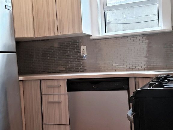 4th image of 593 Bushwick Ave #2L