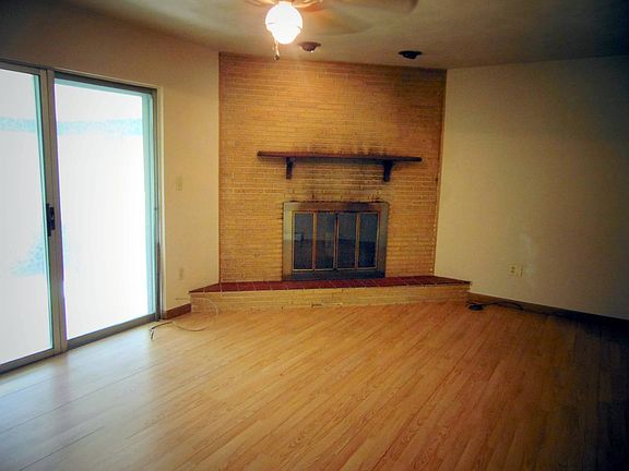 5th image of 1001 E Ravine Dr